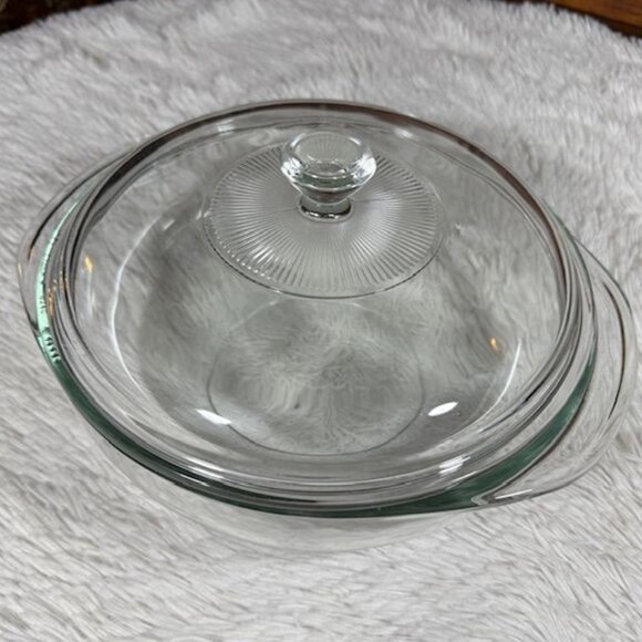 Vintage Pyrex Clear Round 2qt Baking Dish with Lid - Picture 4 of 7